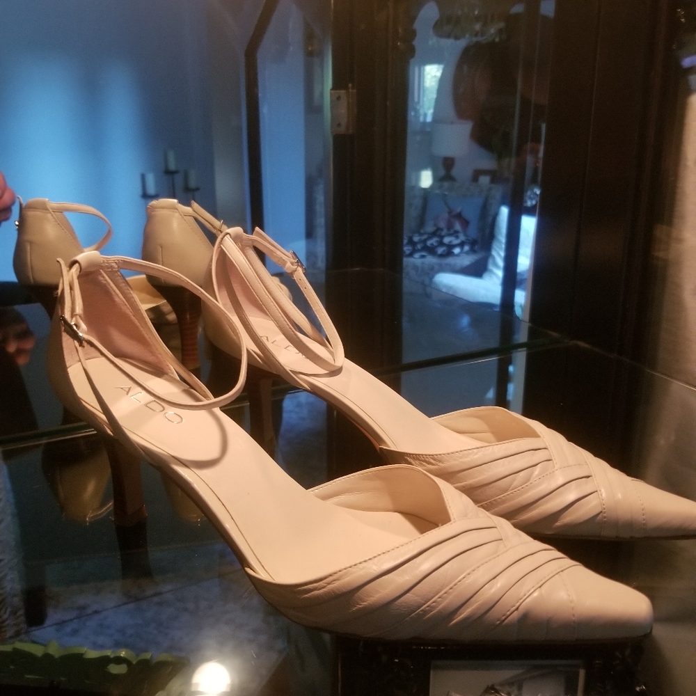 ALDO leather pointy toe heels w ankle strap